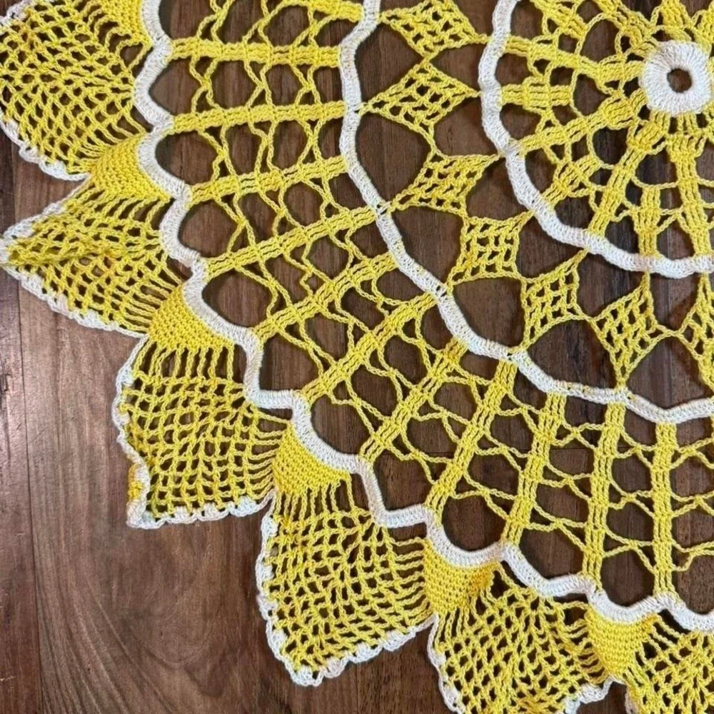 Yellow crochet sunflower doily with white trim 2‎ ft wide • 26